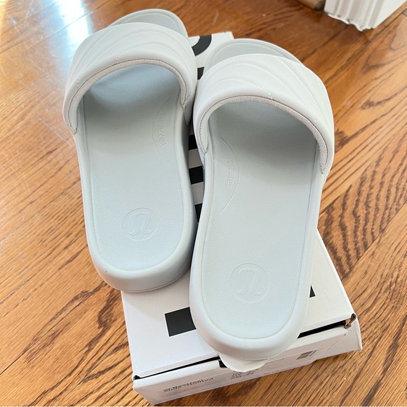 New Lululemon Restfeel Quilted Slide - Vapor Sz 8 - Picture 5 of 8